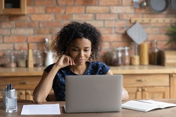 Woman adding signature in gmail