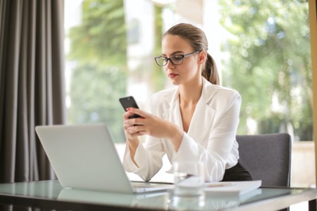 cliente navega opções do Operations Hub 