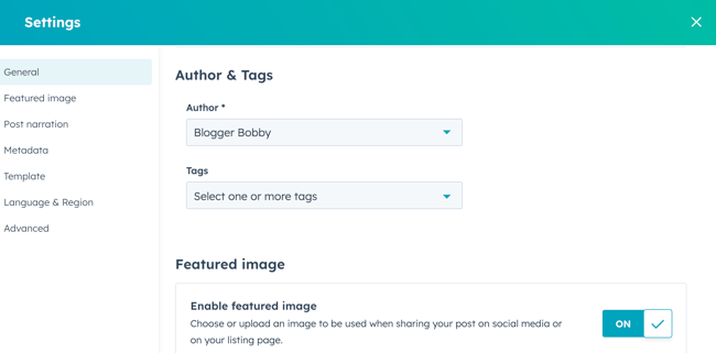 A caixa de diálogo Configurações de um post do blog é exibida, com "Geral" realçado no menu do lado esquerdo. O painel principal mostra a seção "Autor e etiquetas". A lista suspensa "Autor " está aberta, exibindo "Blogger Bobby" como o autor de exemplo selecionado. Abaixo dela, uma lista suspensa "Tags" mostra "Selecione uma ou mais tags". 