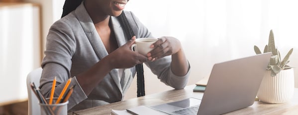 Solopreneur_thinking_of_business_ideas