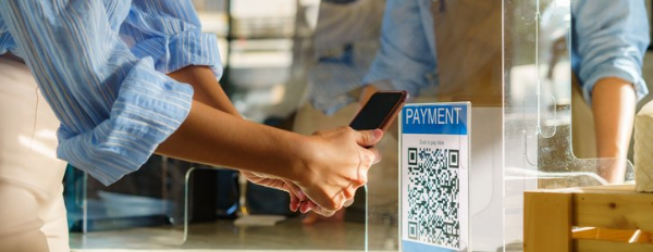 Consumer uses QR code to pay at a store