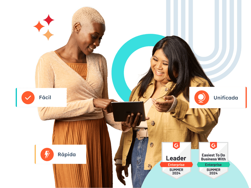Duas mulheres olhando em um tablet os motivos para escolher a HubSpot