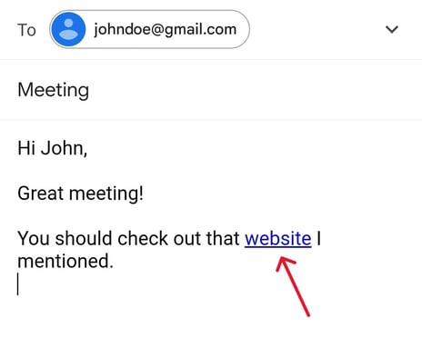 How to add hyperlink in Gmail on iPhone — Screenshot with an arrow pointing to anchor text after unnecessary characters are deleted. 