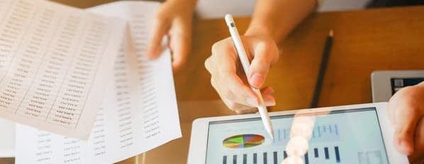 Marketer evaluates statistical significance from most recent experiment