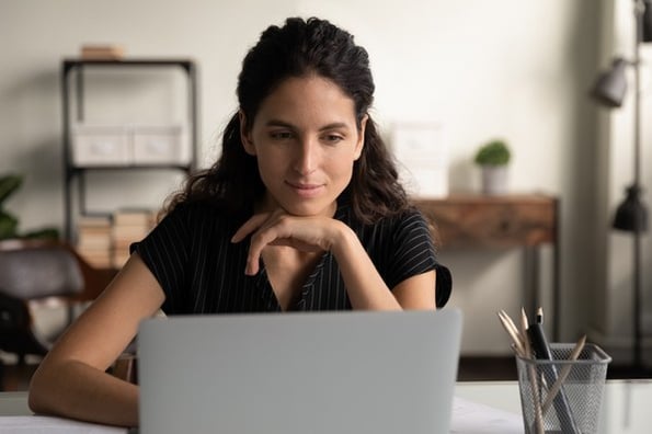 A job seeker crafting a LinkedIn InMail Message to a recruiter