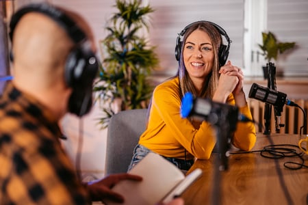 conheça os principais tipos de podcast que você pode explorar ao criar o seu próprio podcast 