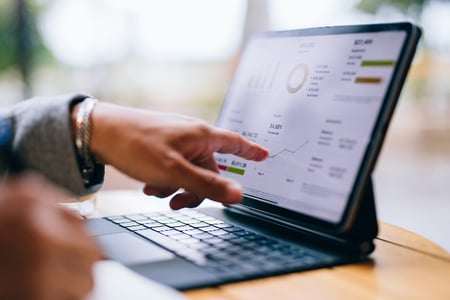 veja como usar o LinkedIn Analytics para melhorar seu desempenho na plataforma