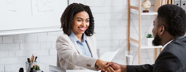 recruiter interviews candidate for marketing role