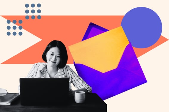 Frau arbeitet mit Email Marketing Software