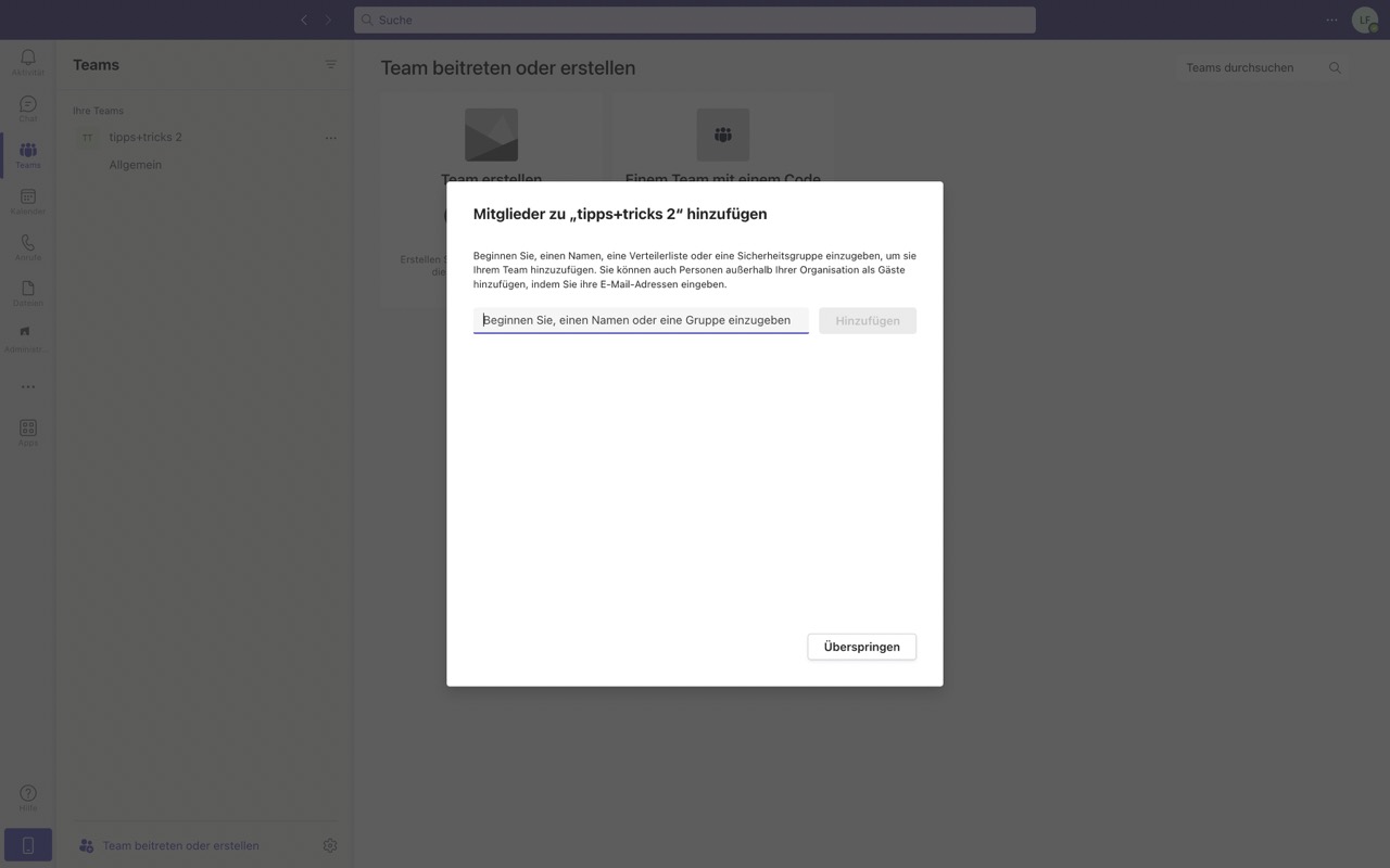 Screenshot von Microsoft Teams, wie Sie Mitglieder zur Gruppe einladen können.