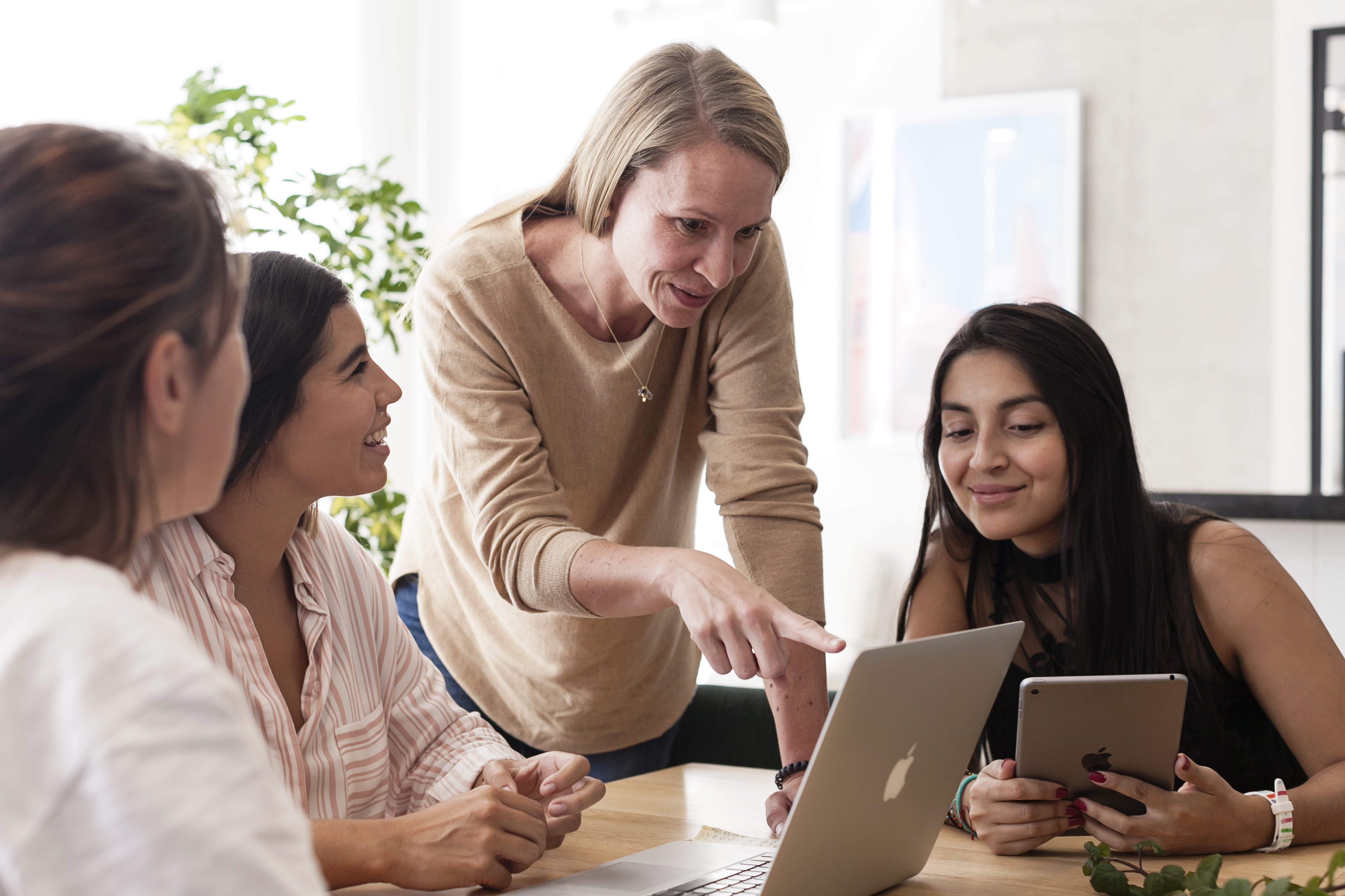 Leading Ladies: 21 Best Leadership Books for Women - People Managing People