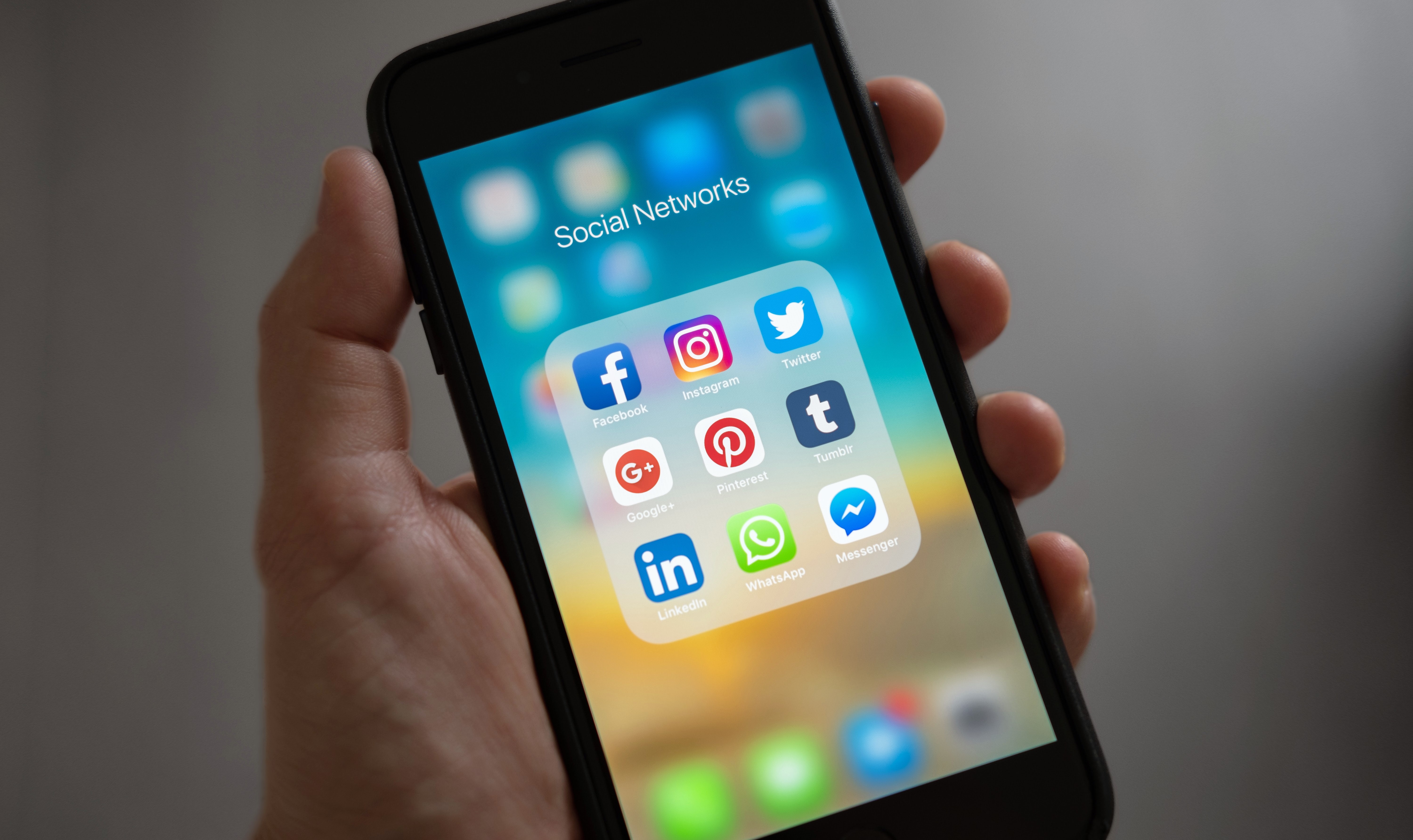 How to Use Social Media to Find Your Dream Job