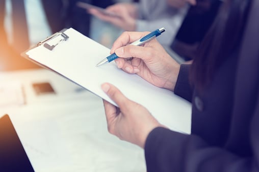 Memorándum: qué es, cómo hacerlo y ejemplos (con plantilla gratuita)