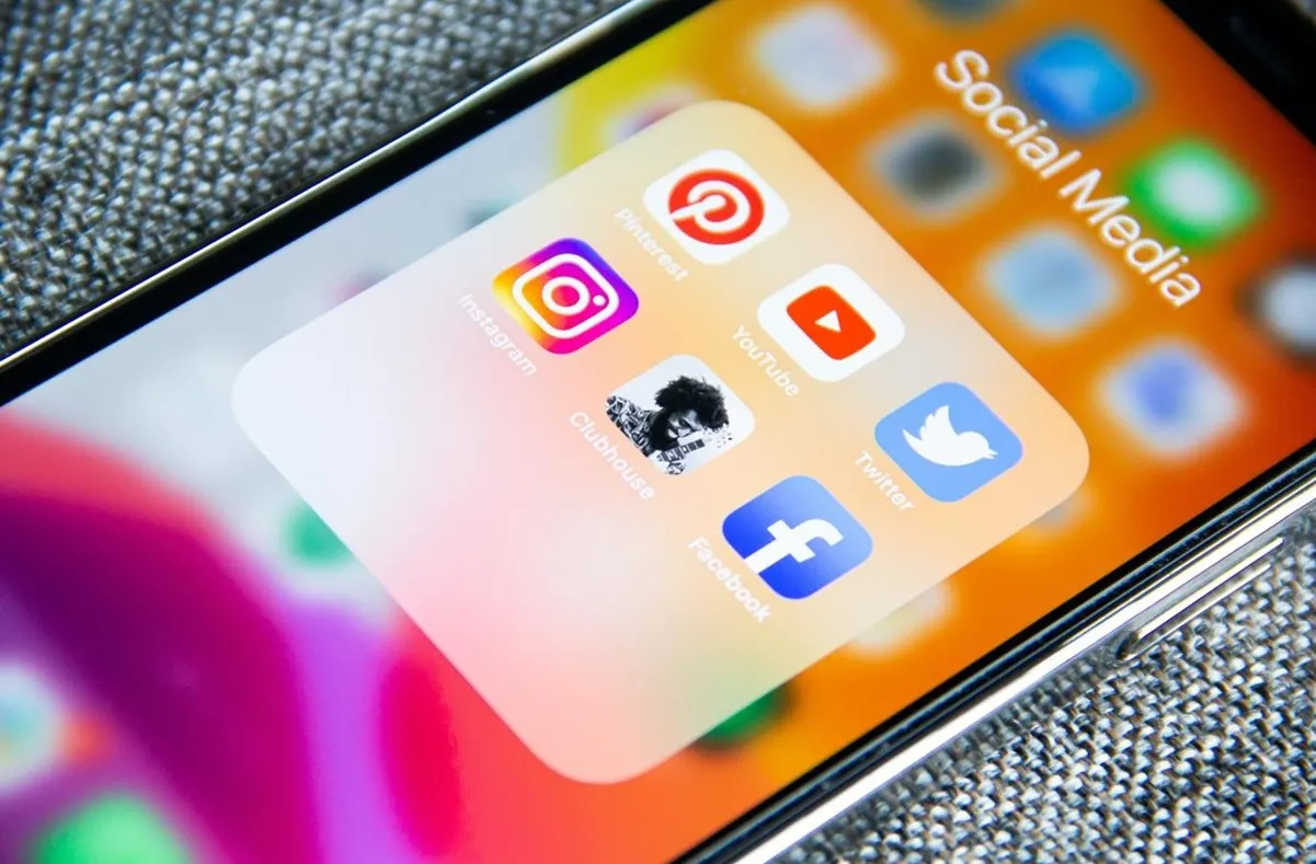 Crosspostage&nbsp;: faire connaître son contenu sur tous les réseaux sociaux en un seul clic