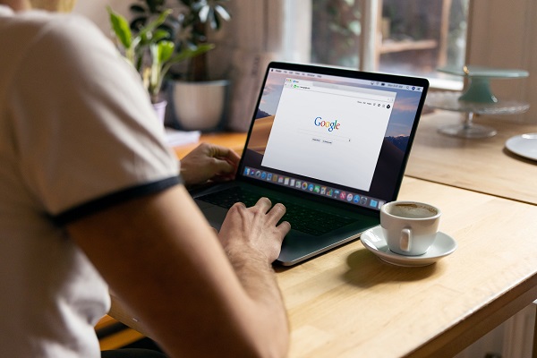 Utilisateur sur Dynamic Search Ads de Google