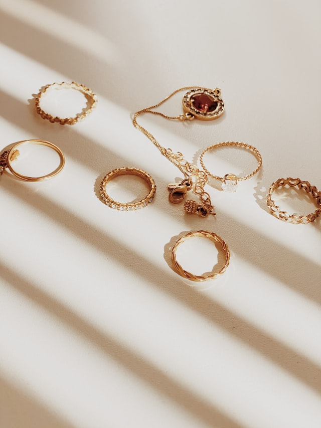 Ejemplos de productos para venta directa: joyería
