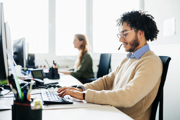 Online Customer Service: 16 Data-Backed Ways to Improve It